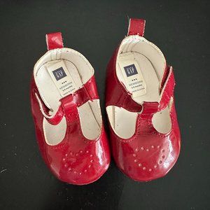 Baby Gap Red Faux Leather T-Strap Mary Jane Newborn Shoes Velcro Closure 3-6mon